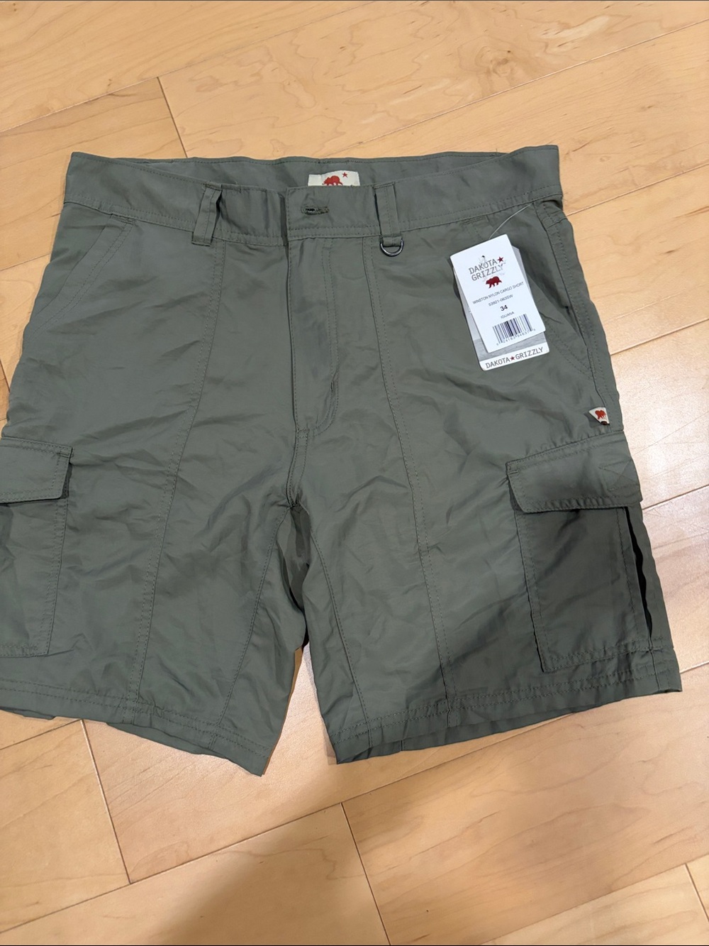 Men ‘s Cargo shorts size 34 
Dakota Grizzly new with tags